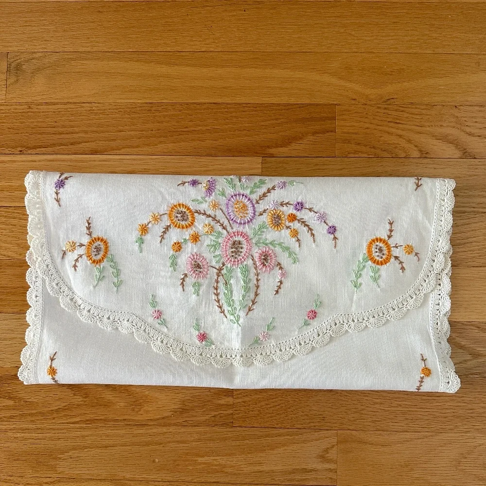 Vintage Embroidered Linen Dresser Scarf Runner Crochet Edge 34